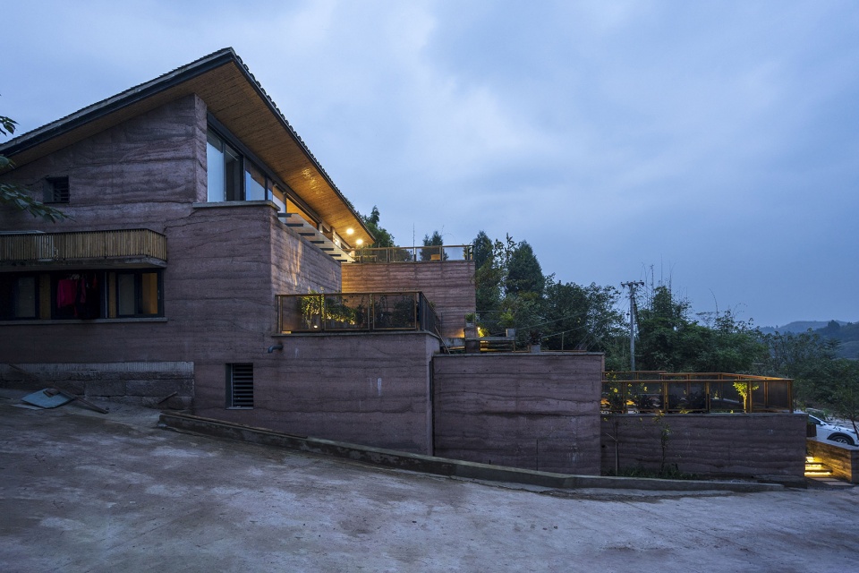 Chàng trai chi 6,5 tỷ xây nhà 300m2 trên núi sống chill cùng gia đình  - Ảnh 8.