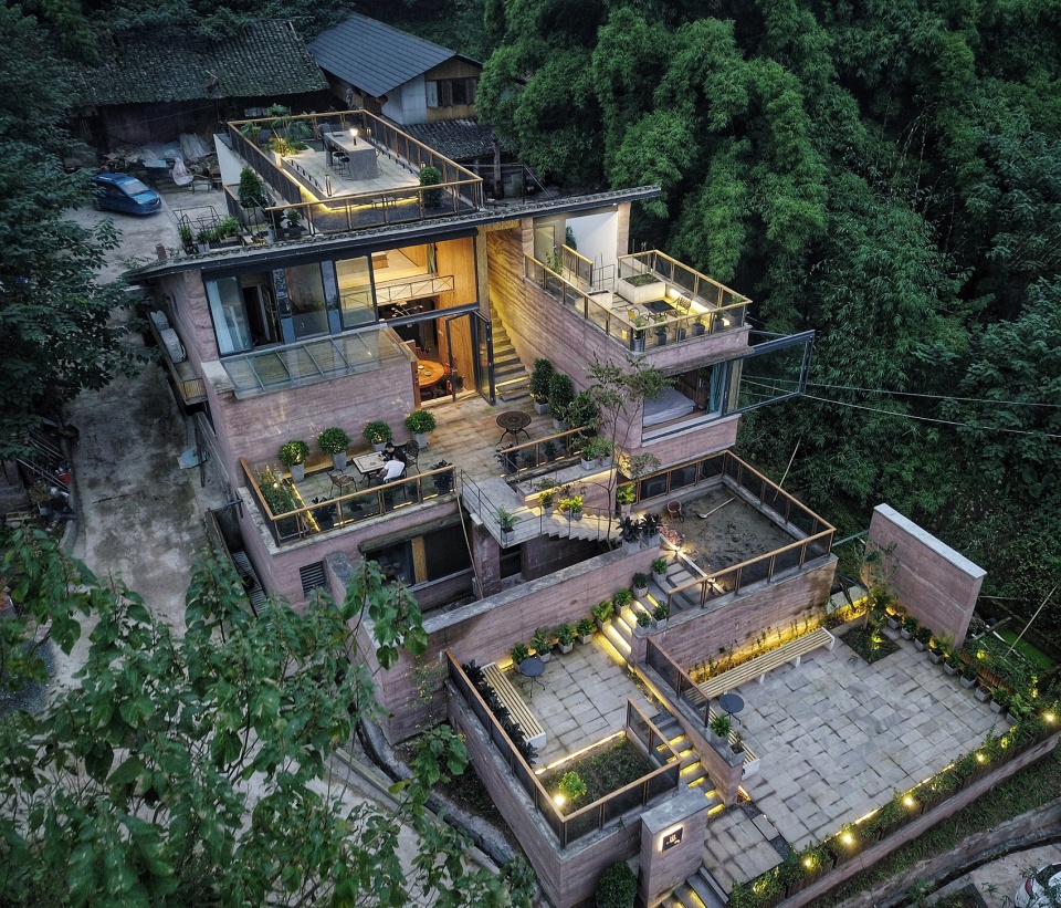 Chàng trai chi 6,5 tỷ xây nhà 300m2 trên núi sống chill cùng gia đình  - Ảnh 4.