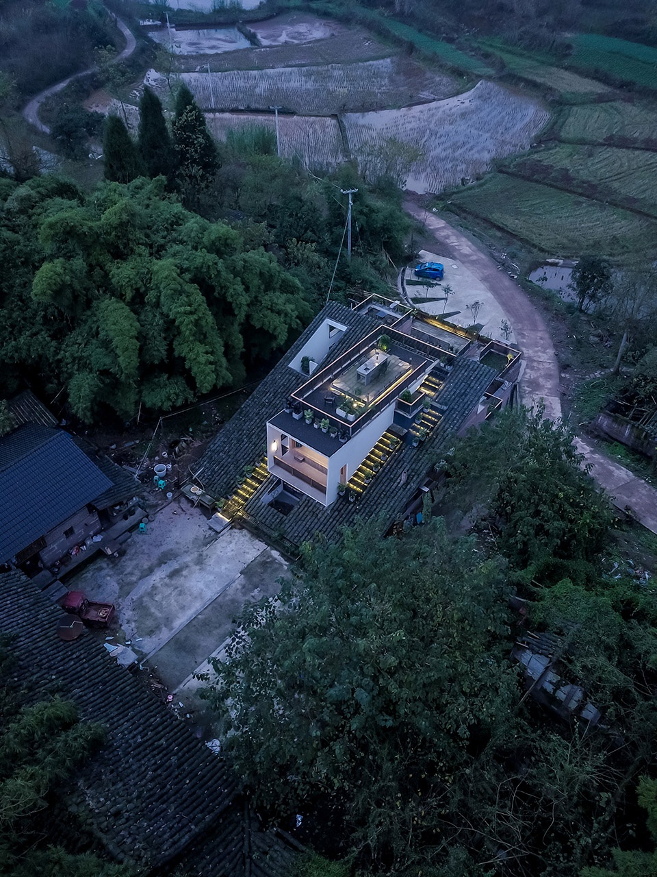 Chàng trai chi 6,5 tỷ xây nhà 300m2 trên núi sống chill cùng gia đình  - Ảnh 2.