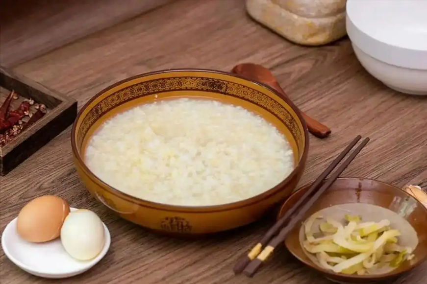 Người đàn ông 60 tuổi qua đời vì bệnh tiểu đường, bác sĩ nói thẳng: 4 loại bữa sáng tuyệt đối đừng ăn nhiều! - Ảnh 1.