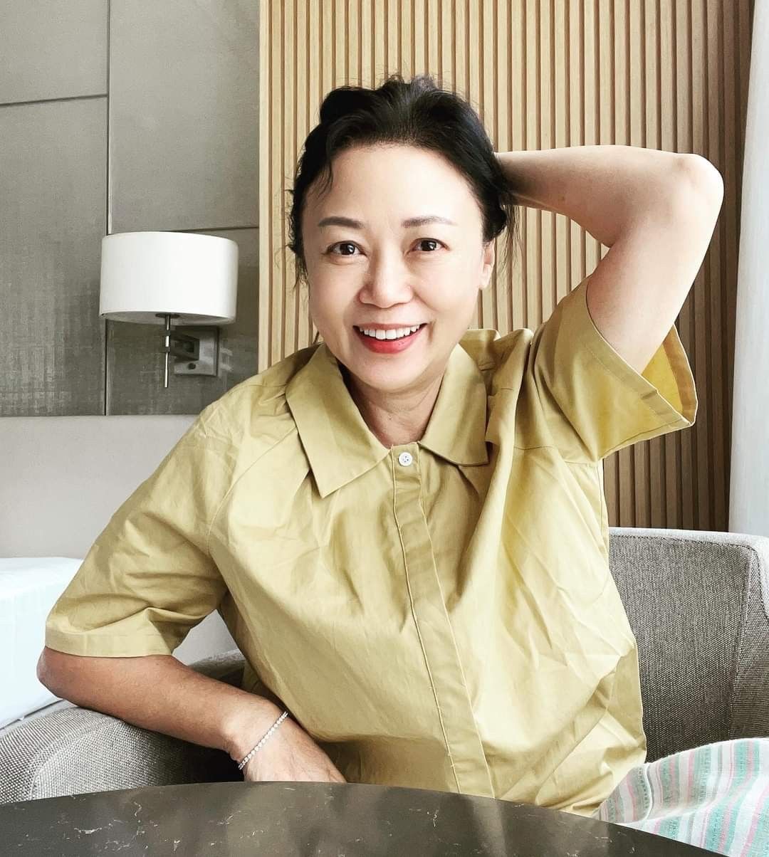 Tôi 58 tuổi, sống một mình trong căn nhà 40m² và nhận ra: Có những người nghỉ hưu không giàu tiền, nhưng rất giàu cảm giác an tâm - Ảnh 3.