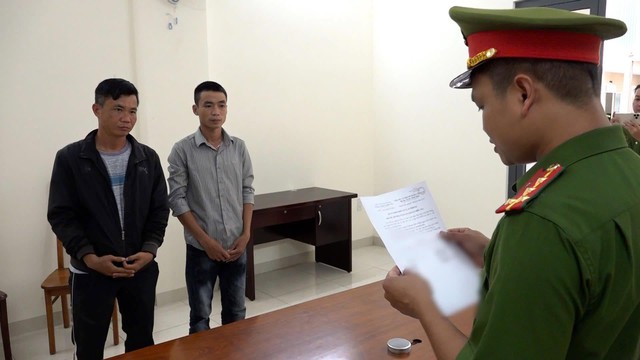Tống đạt quyết định khởi tố chủ hộ kinh doanh phân bón Nguyễn Trung Hiếu SN 1987- Ảnh 1.