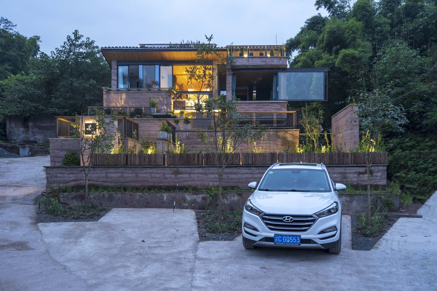 Chàng trai chi 6,5 tỷ xây nhà 300m2 trên núi sống chill cùng gia đình  - Ảnh 6.