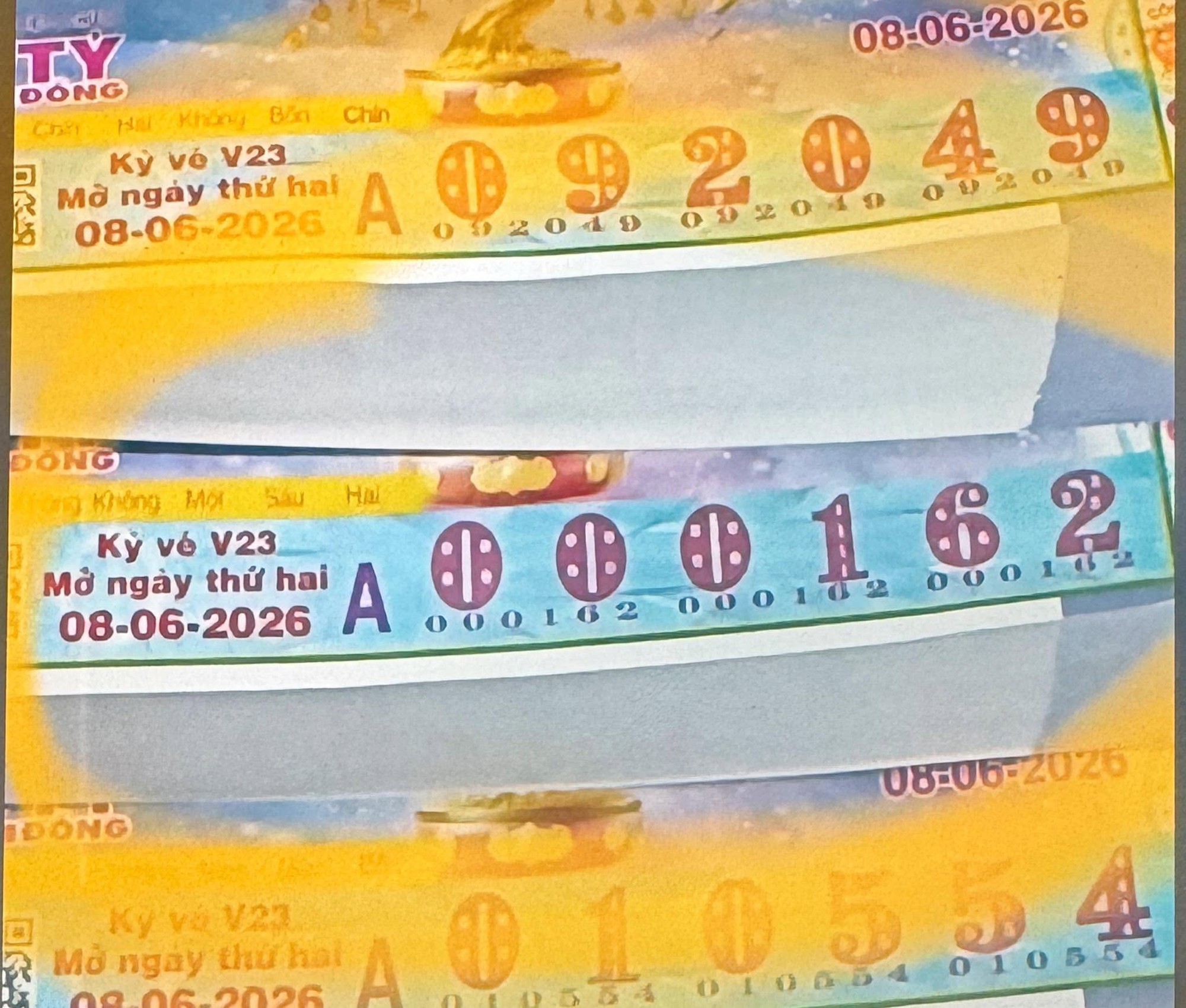 Hai cây vé xổ số miền Nam bất ngờ cùng trúng tại 1 tỉnh - Ảnh 2.