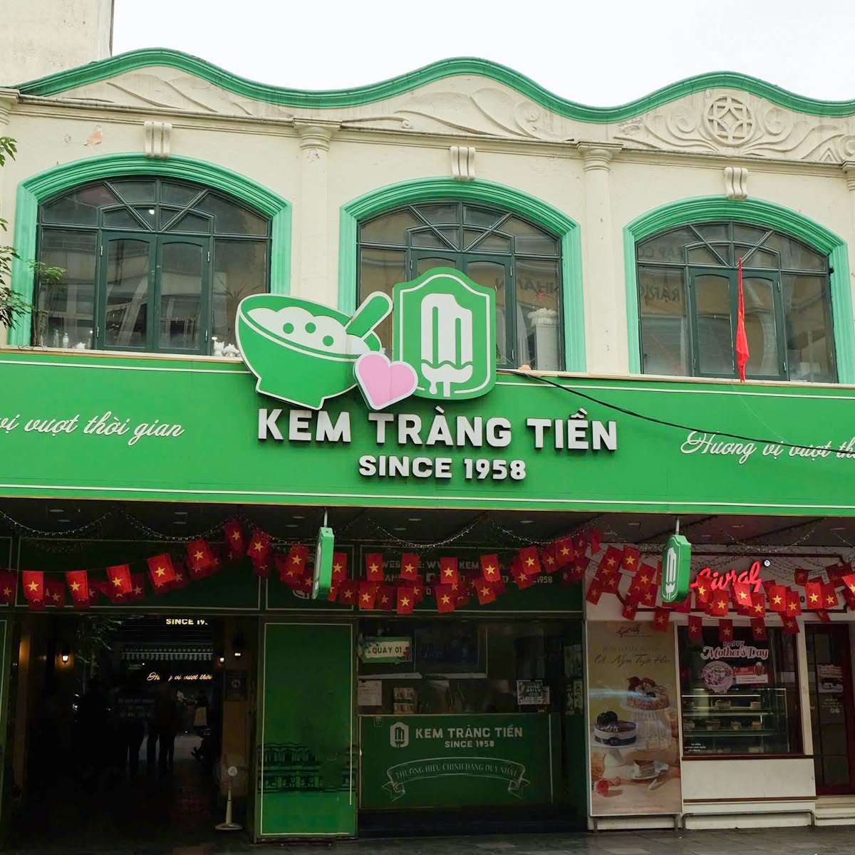 NSƯT Chí Trung đưa bạn gái Ý Lan đi ăn đặc sản Hà Nội giá chỉ 15.000, hơn 60 năm vẫn đông nghịt khách- Ảnh 12. NSƯT Chí Trung đưa bạn gái Ý Lan đi ăn đặc sản Hà Nội giá chỉ 15.000, hơn 60 năm vẫn đông nghịt khách- Ảnh 12.