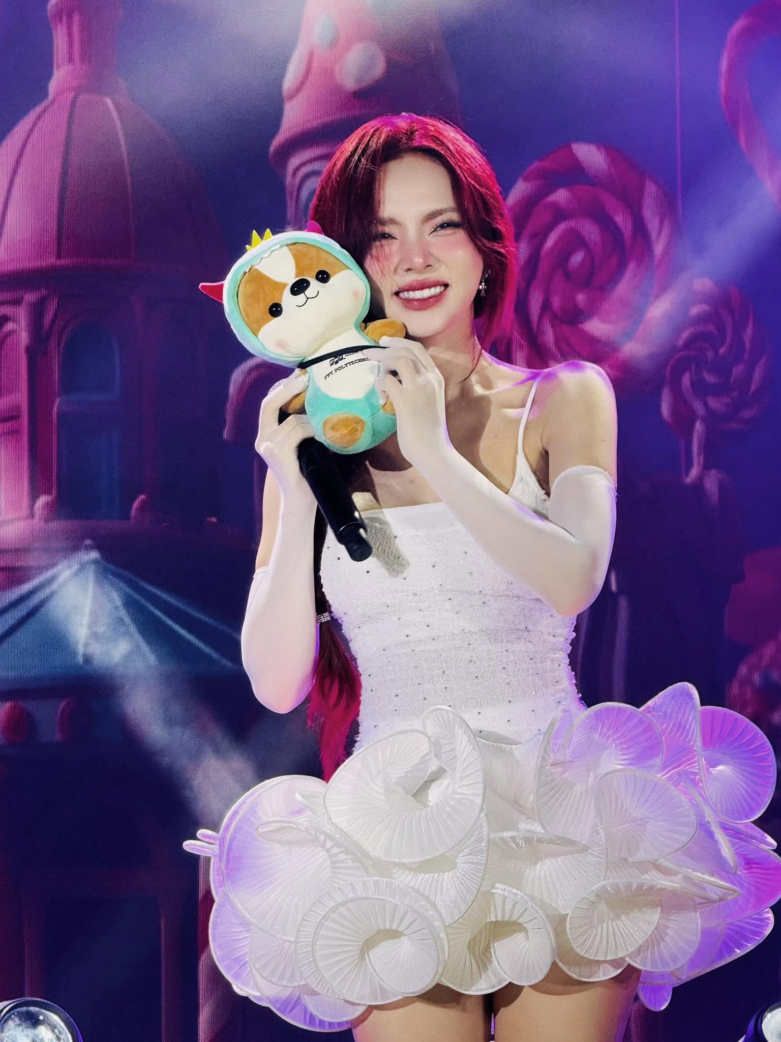 Mỹ nhân Việt là trường hợp lạ lùng của showbiz: Cứ hát là ra hit, khán giả thuộc lòng từng câu nhưng không ai nhớ mặt- Ảnh 6.