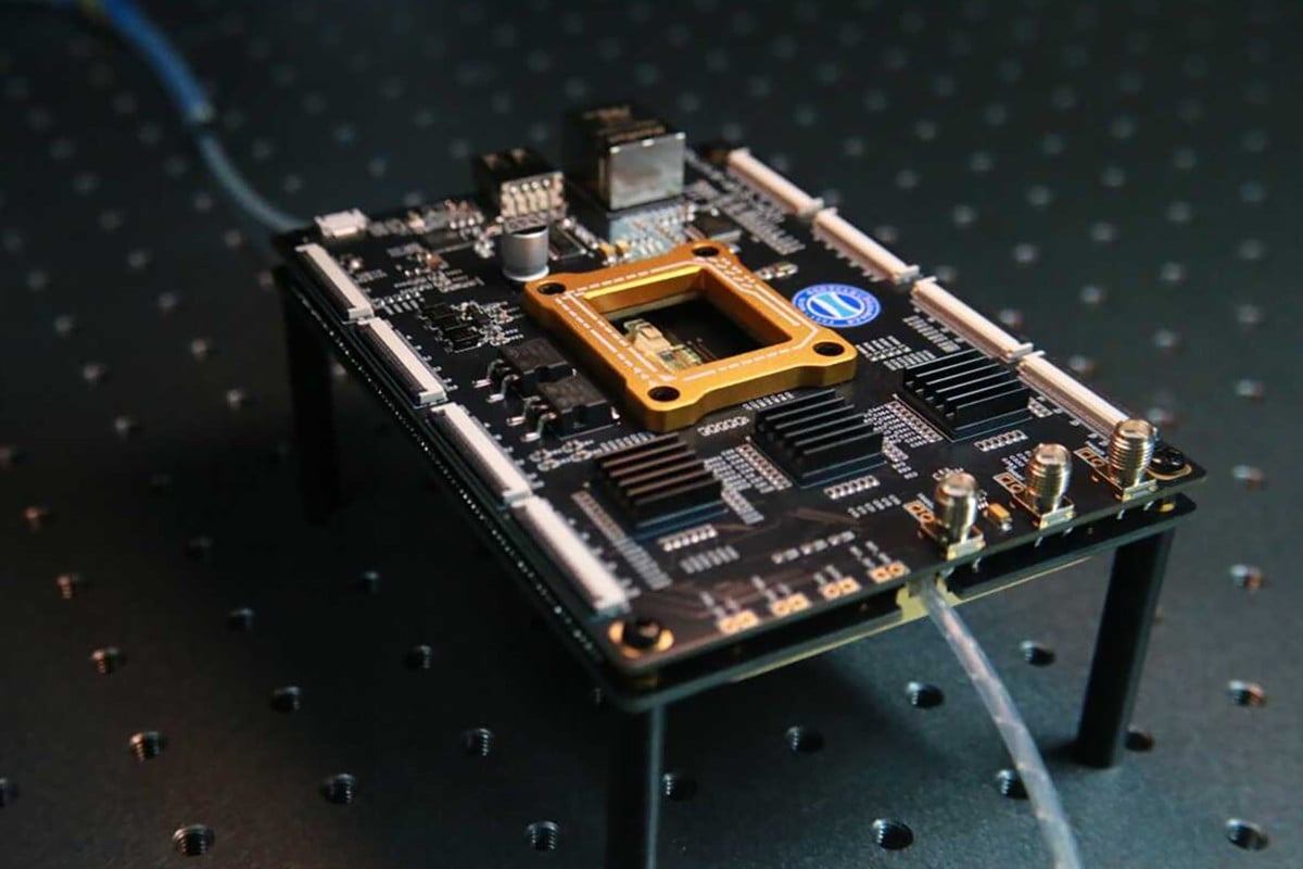 Không cần máy quang khắc của ASML, startup Trung Quốc tuyên bố tìm ra cách sản xuất chip quang học mới, chi phí chỉ bằng 1/10- Ảnh 1.
