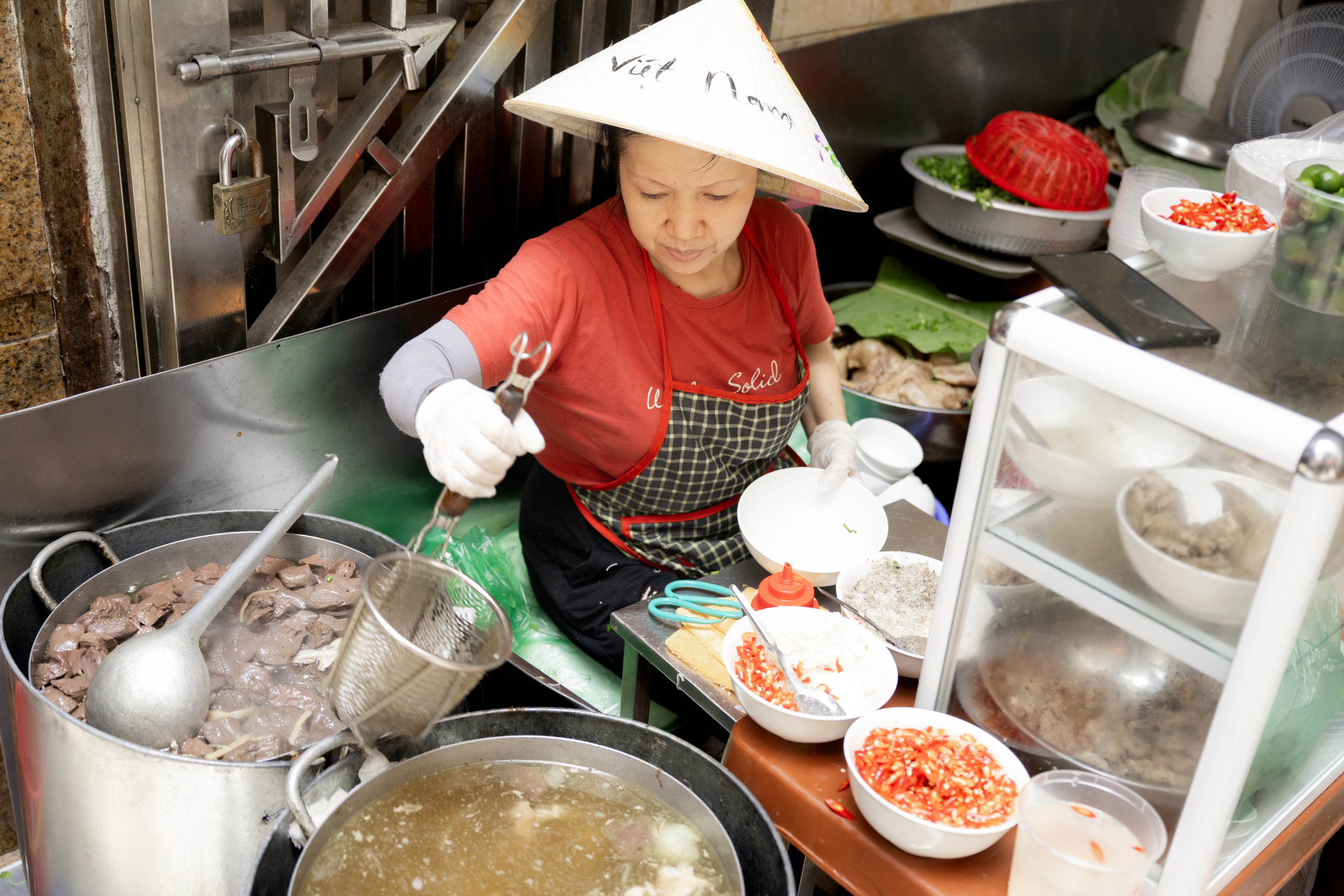Bà chủ bún ngan Nhàn lần đầu lên tiếng: "Không bao giờ cọc với nhân viên, ngày nào cũng tập thể dục, khách ruột hiểu chị là đủ!" - Ảnh 9.
