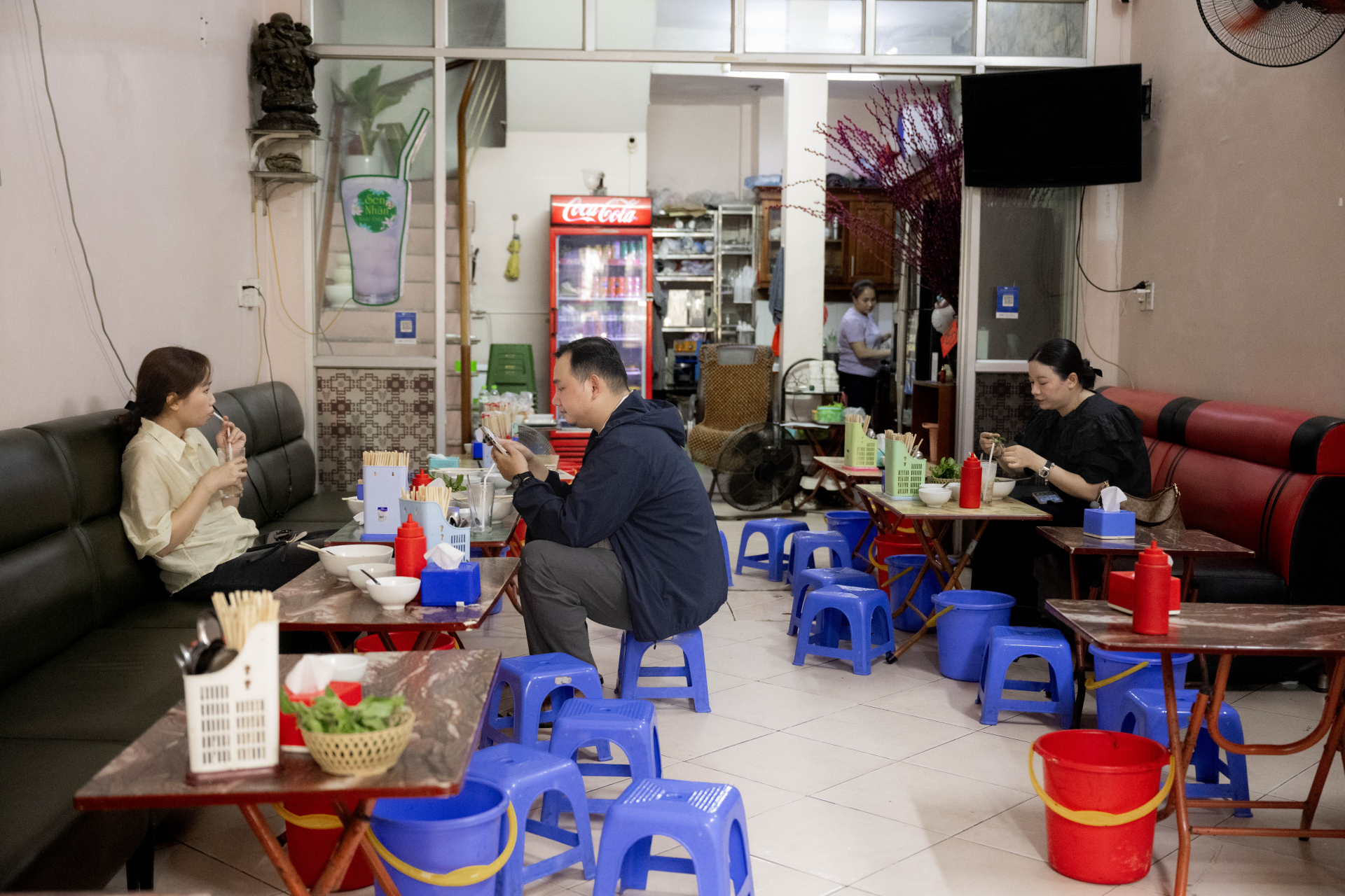 Bà chủ bún ngan Nhàn lần đầu lên tiếng: "Không bao giờ cọc với nhân viên, ngày nào cũng tập thể dục, khách ruột hiểu chị là đủ!" - Ảnh 5.