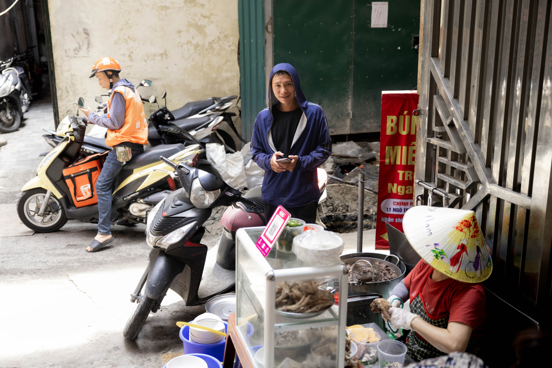 Bà chủ bún ngan Nhàn lần đầu lên tiếng: "Không bao giờ cọc với nhân viên, ngày nào cũng tập thể dục, khách ruột hiểu chị là đủ!" - Ảnh 10.