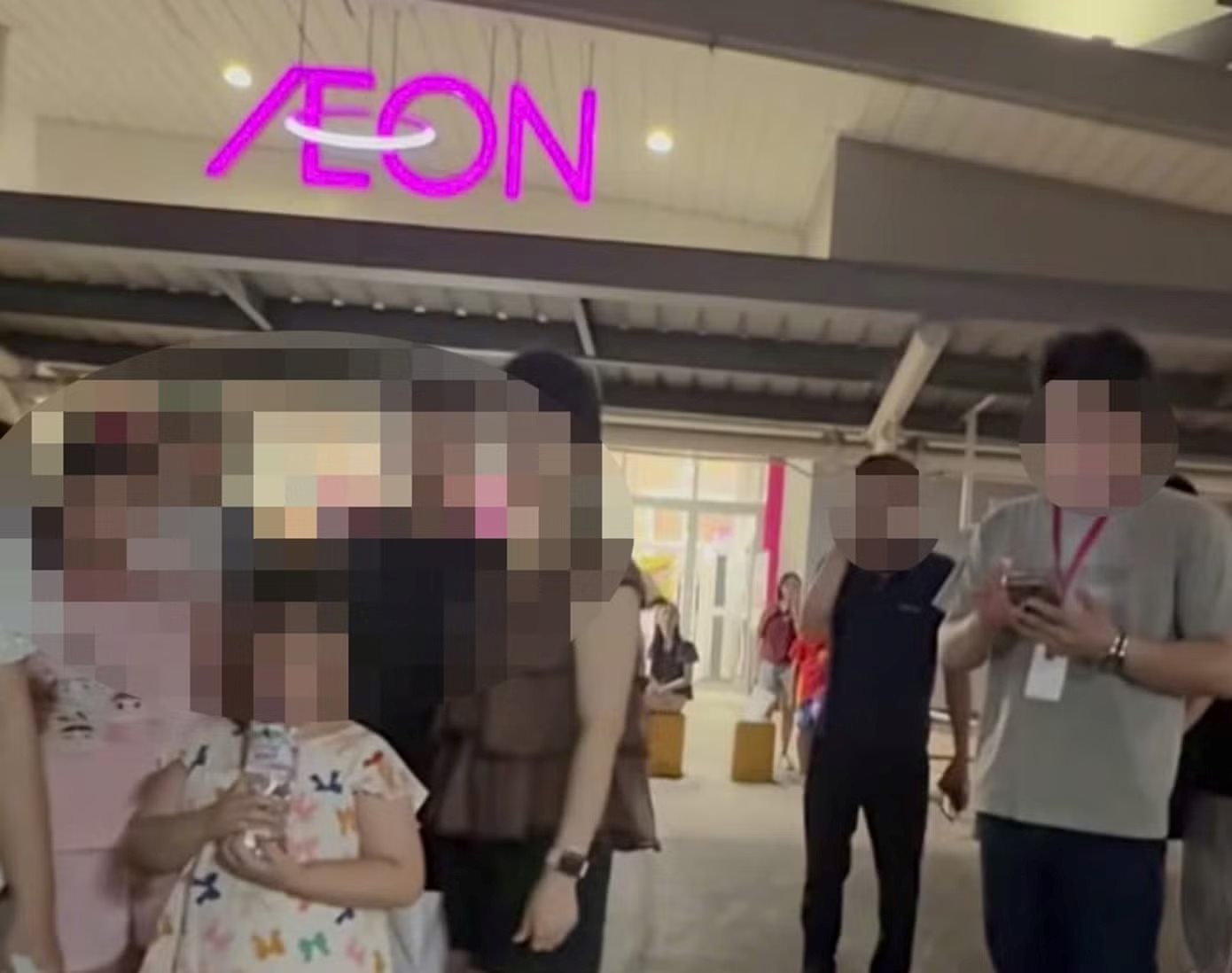AEON MALL Long Biên lên tiếng vụ người phụ nữ tố bị quy chụp "ăn cắp đồ"- Ảnh 1.