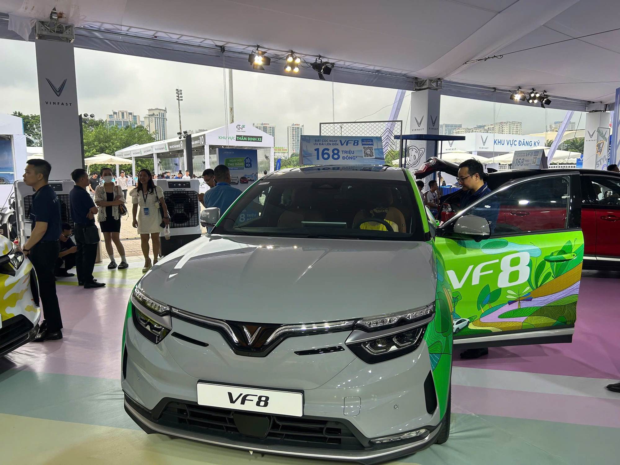 Miễn lệ phí trước bạ đến năm 2030, người mua xe điện tiết kiệm cả trăm triệu đồng - Ảnh 1. Miễn lệ phí trước bạ đến năm 2030, người mua xe điện tiết kiệm cả trăm triệu đồng - Ảnh 1.