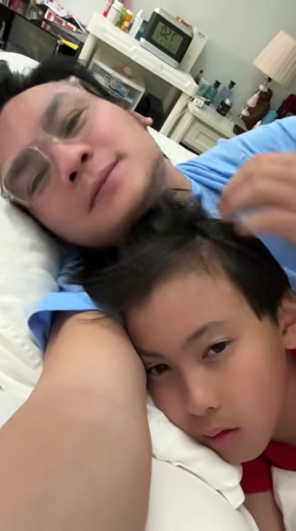 Nam NSƯT trở về Mỹ liền khoe: "Mọi người thấy chưa, thấy con trai tôi giỏi chưa?"- Ảnh 2.
