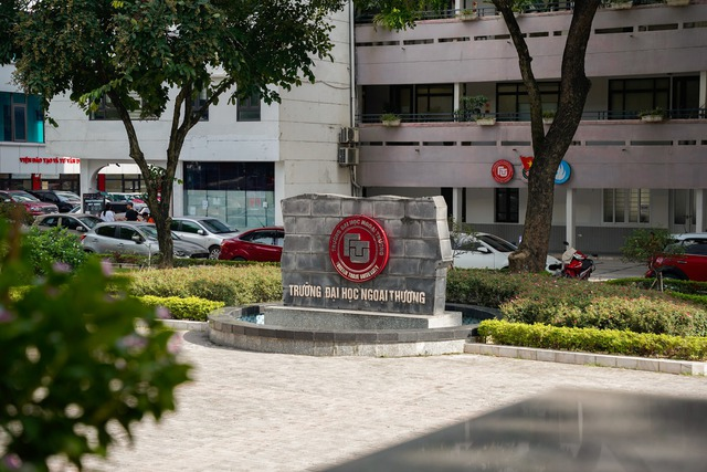 Ngôi trường được ví là 