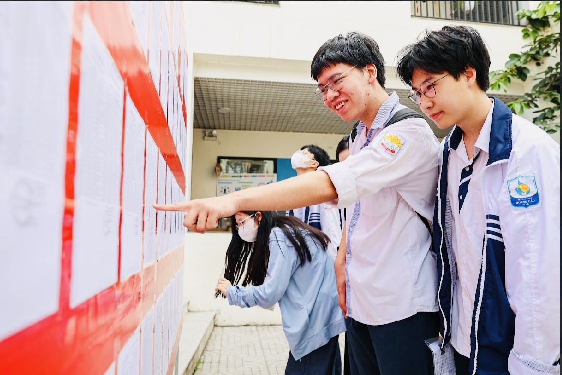 Nữ sinh Hà Nội vừa là thủ khoa khối A01vừa là á khoa khối D01 toàn quốc: Thành tích học tập "siêu cấp" - Ảnh 2.