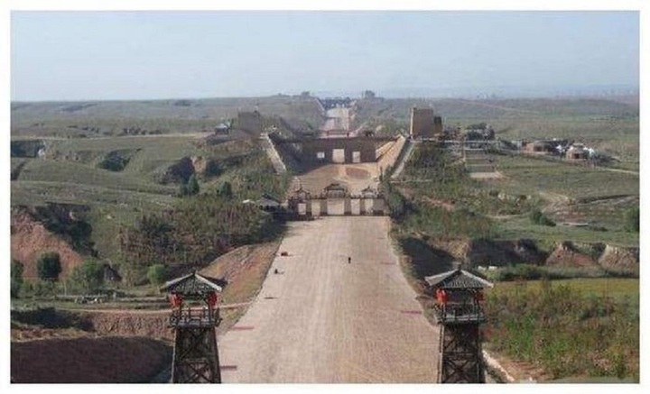 Bí ẩn con đường do Tần Thủy Hoàng xây dựng cỏ không mọc nổi suốt 2.000 năm- Ảnh 2.