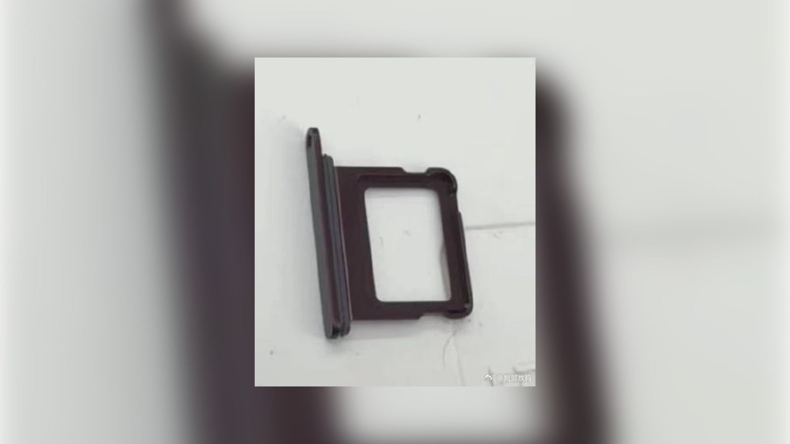 iPhone 18 Pro Max lộ diện màu sắc chưa từng có- Ảnh 1. iPhone 18 Pro Max lộ diện màu sắc chưa từng có- Ảnh 1.