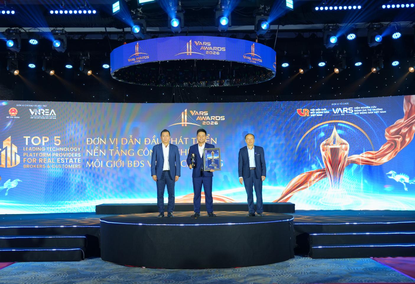 Tiên phong chuyển đổi số, ELINk đạt Top 5 nền tảng công nghệ BĐS tại VARS Award - Ảnh 1. Tiên phong chuyển đổi số, ELINk đạt Top 5 nền tảng công nghệ BĐS tại VARS Award - Ảnh 1.
