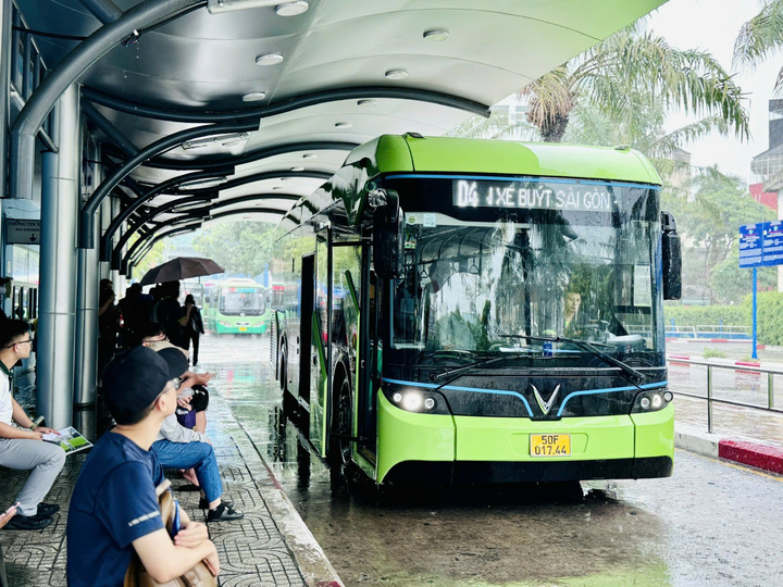 Xe buýt đón người dân đi lại miễn phí khắp TP.HCM từ hôm nay- Ảnh 2.