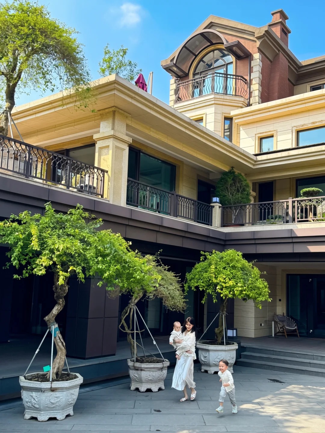 "Công viên" trong nhà, rạp chiếu phim 770 triệu: Cảm giác sống trong biệt thự 1000m2 là thế này ư? - Ảnh 1.