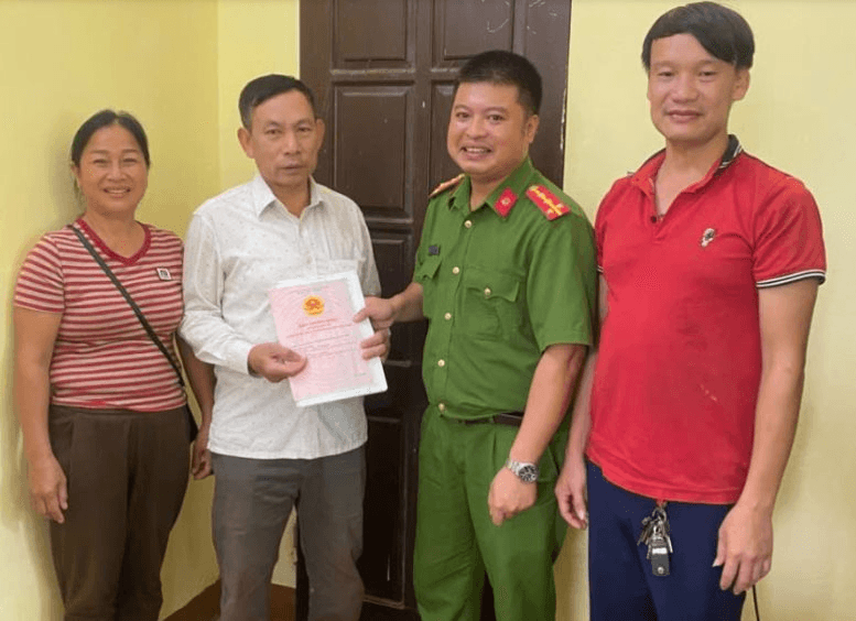 Tài khoản đột ngột nhận được 4.500.000.000 đồng không rõ người gửi, thanh niên SN 2006 lập tức trình báo cơ quan chức năng - Ảnh 2.