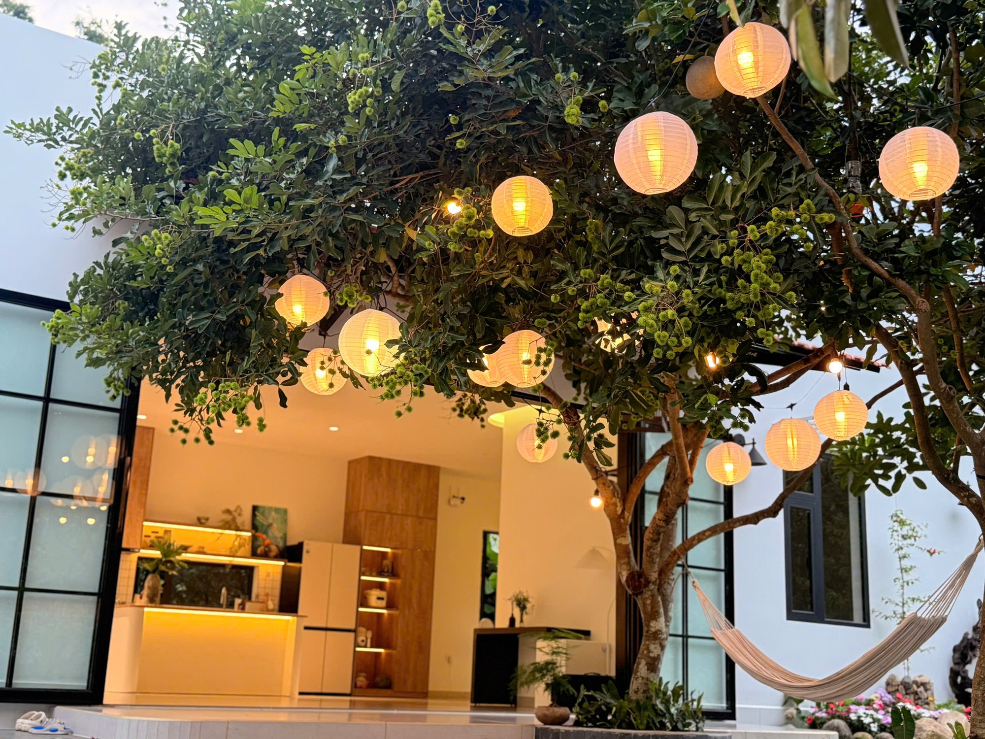 32 tuổi bỏ phố về quê, vợ chồng trẻ Lâm Đồng chi 1,15 tỷ xây nhà vườn 144m², tiết lộ 3 khoản giúp tiết kiệm hàng trăm triệu đồng- Ảnh 10.