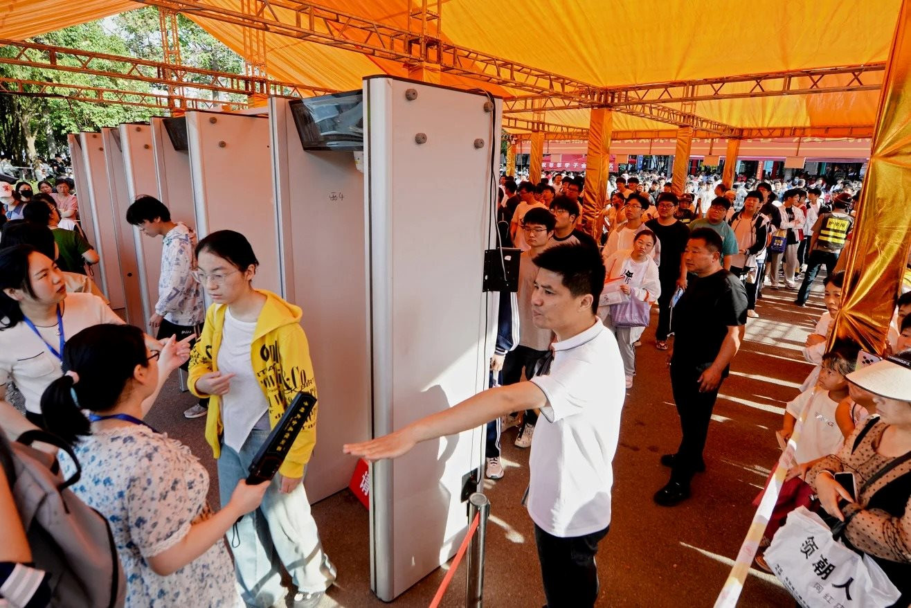 Không có chuyện thi lại nếu gian lận: Trung Quốc xử lý cực nghiêm mọi vi phạm trong kỳ thi quan trọng nhất- Ảnh 2.