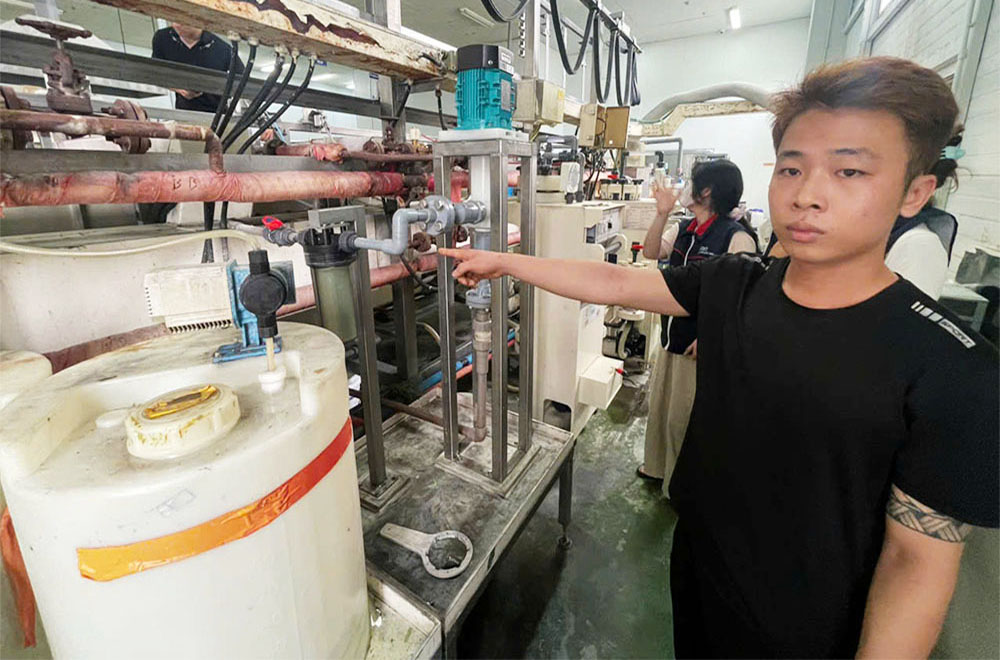 Bắt tạm giam công nhân Trần Văn Hai SN 1994 và một đồng nghiệp - Ảnh 2.