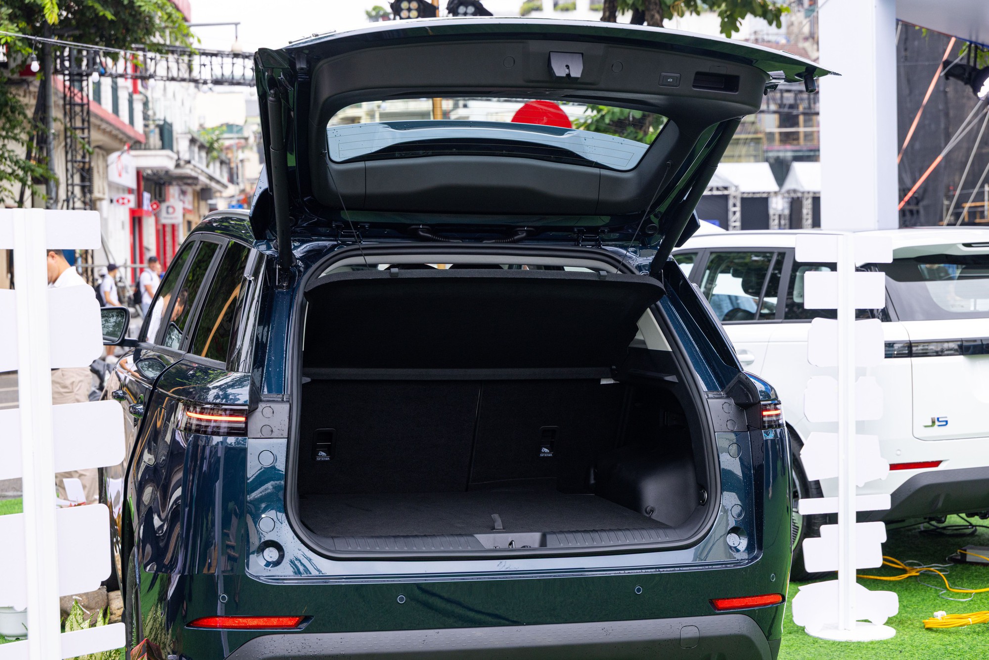 Lần đầu tiên có một mẫu SUV mở bán cùng lúc cả 3 phiên bản xăng, hybrid, điện tại Việt Nam - giá dự kiến từ 570 triệu đồng- Ảnh 6.