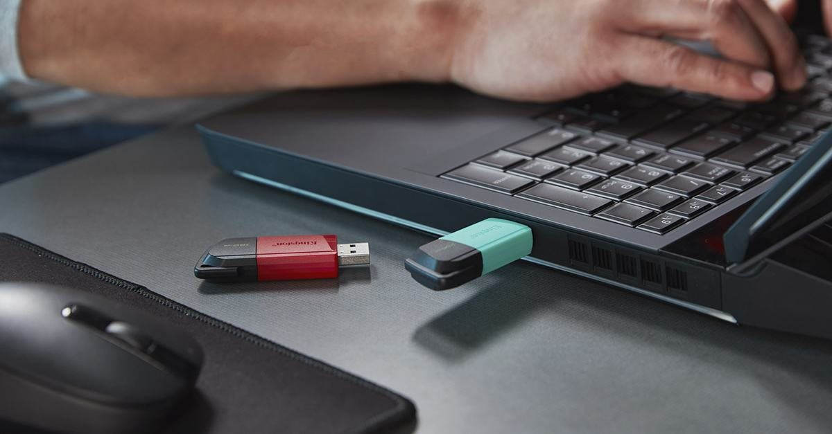 "Tận thế" hay sao mà nước Nga lại ồ ạt gom mua hàng triệu chiếc USB?- Ảnh 1.