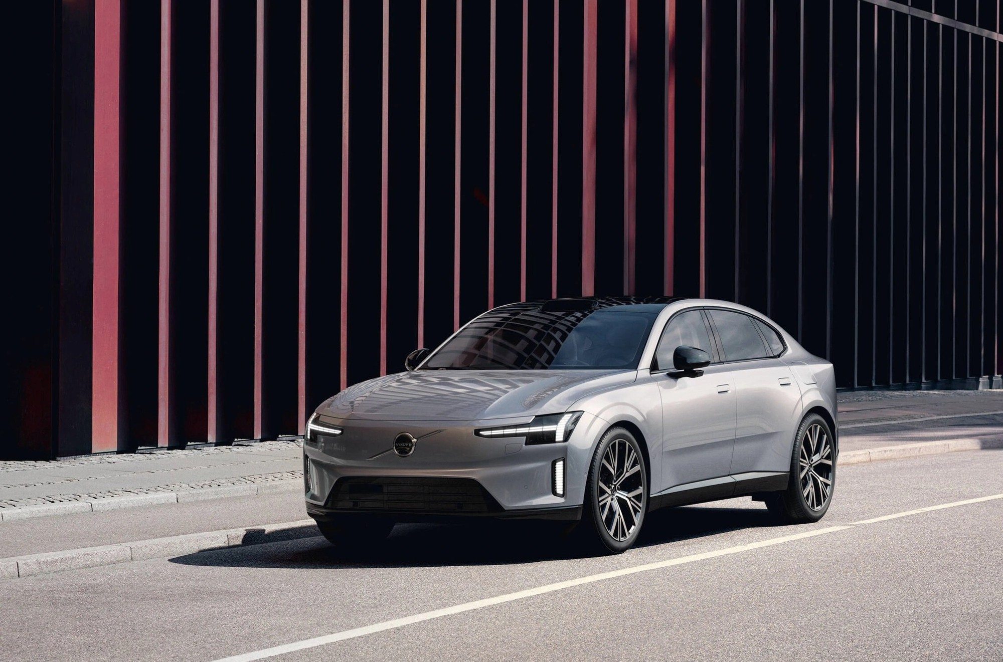 Volvo mở đặt trước 2 mẫu xe điện EX90 và ES90 tại Việt Nam - Ảnh 1.