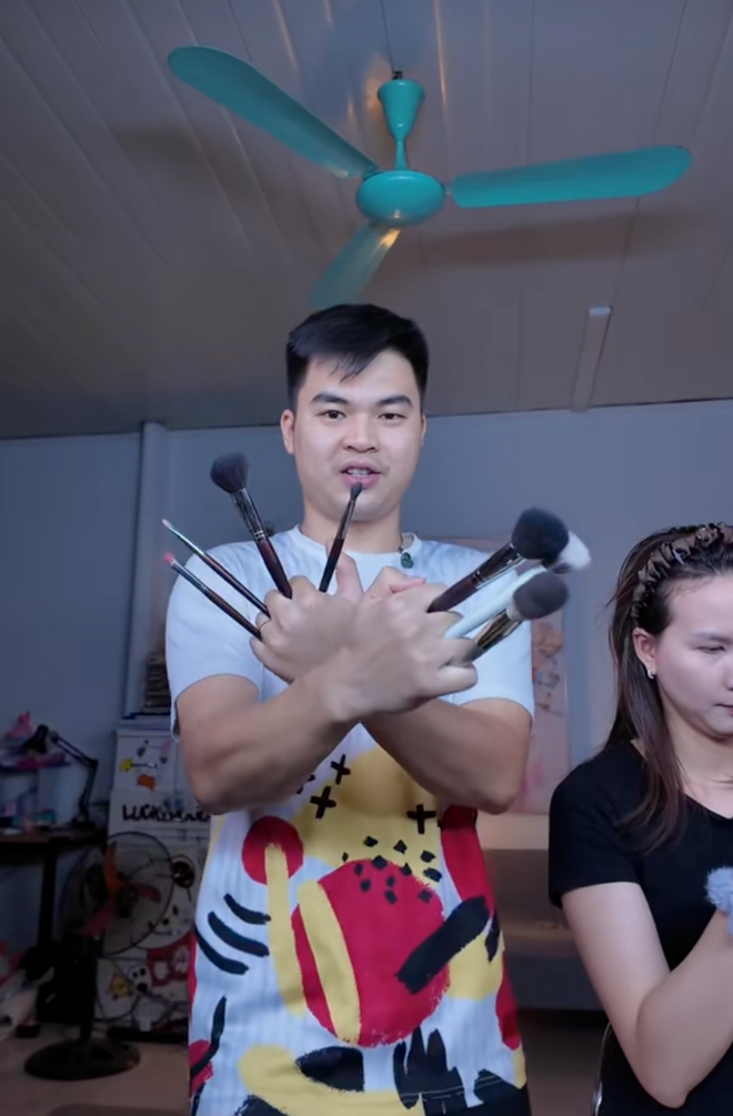 Anh chồng bước ra từ tiểu thuyết: Tự học make up để trang điểm cho vợ, màn "lột xác" của cô vợ mới khiến hội chị em xuýt xoa- Ảnh 3.