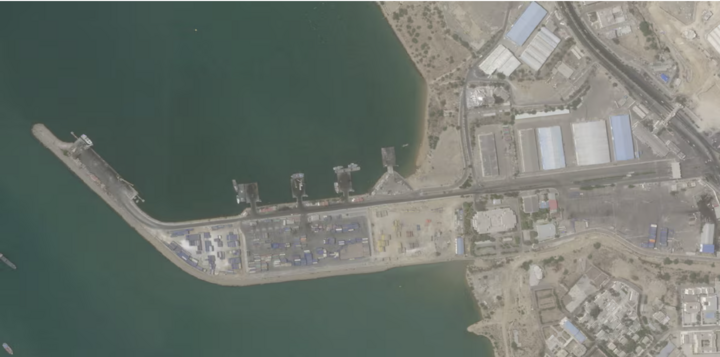 Iran tuyên bố đóng cửa eo biển Hormuz cho đến khi có thông báo mới- Ảnh 1.