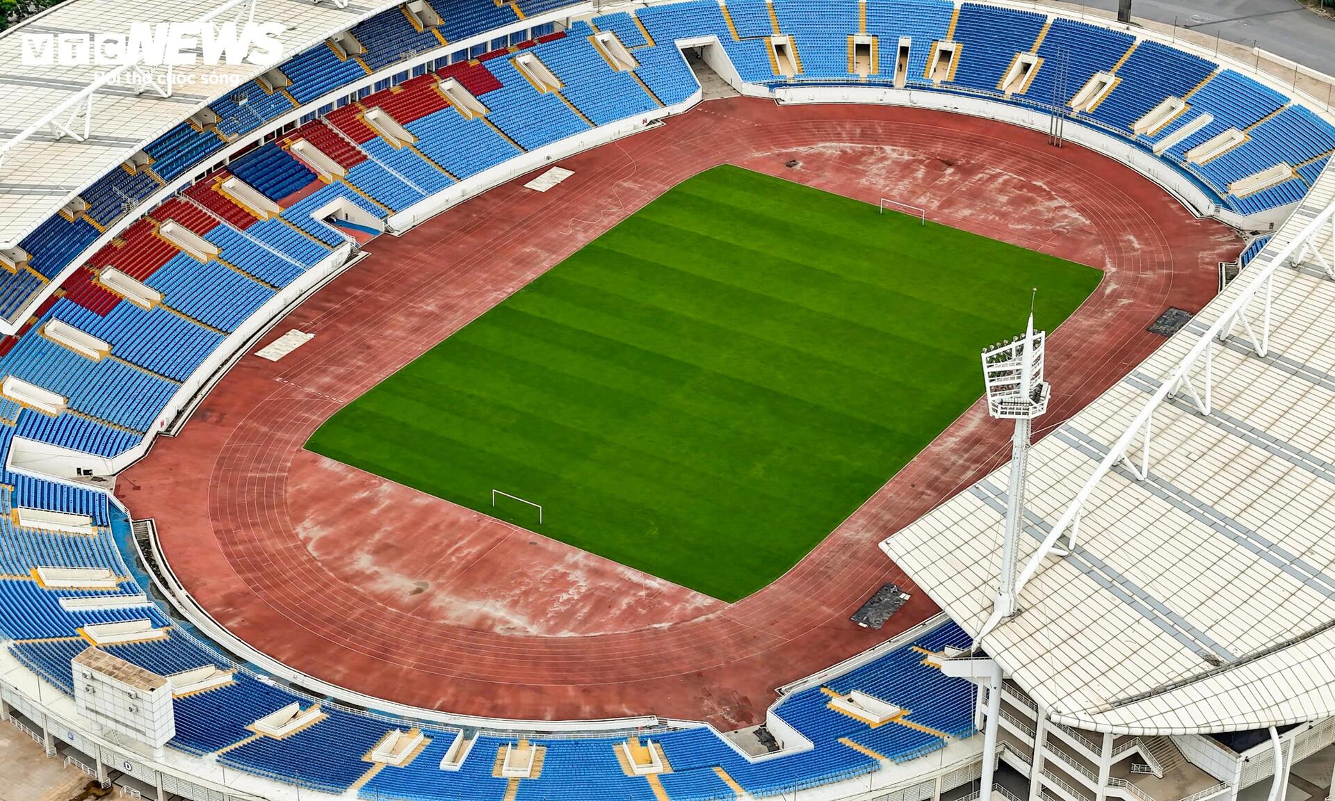 Diện mạo mới của sân Mỹ Đình sau hơn 2 tháng cải tạo mặt cỏ giống Old Trafford- Ảnh 3.