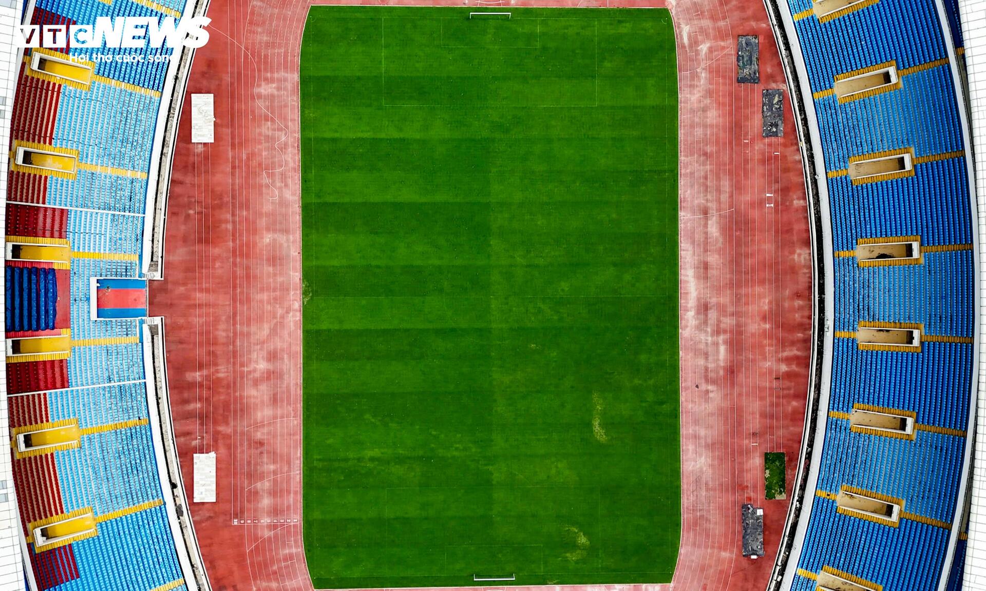 Diện mạo mới của sân Mỹ Đình sau hơn 2 tháng cải tạo mặt cỏ giống Old Trafford- Ảnh 8.