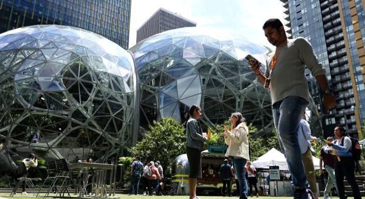 Cú sốc của 30.000 nhân sự Amazon: Bị sa thải qua tin nhắn, 10 năm cống hiến vỡ vụn chỉ sau 1 đêm- Ảnh 3.