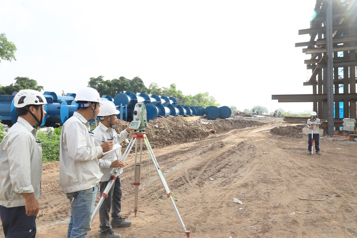 Tăng tốc thi công cầu Trần Hưng Đạo- Ảnh 2.