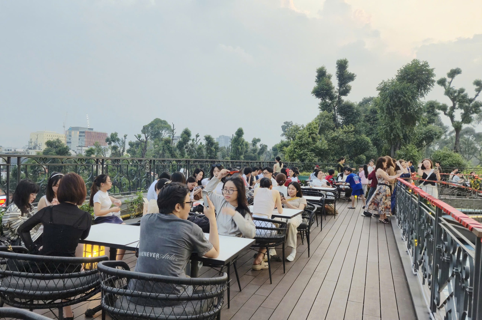 Du lịch bứt phá nửa đầu năm, thành động lực tăng trưởng kinh tế của TP Hồ Chí Minh- Ảnh 2. Du lịch bứt phá nửa đầu năm, thành động lực tăng trưởng kinh tế của TP Hồ Chí Minh- Ảnh 2.