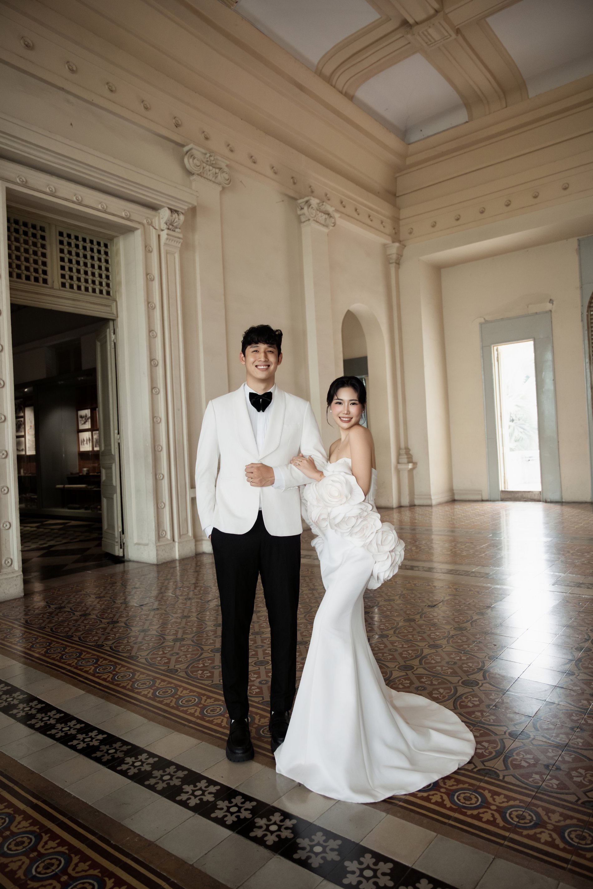 "Quyết định đúng đắn nhất là sang Việt Nam chụp ảnh cưới": Bộ ảnh tại khu chợ cũ của cặp đôi Thái Lan gây bão khắp quốc tế- Ảnh 13.