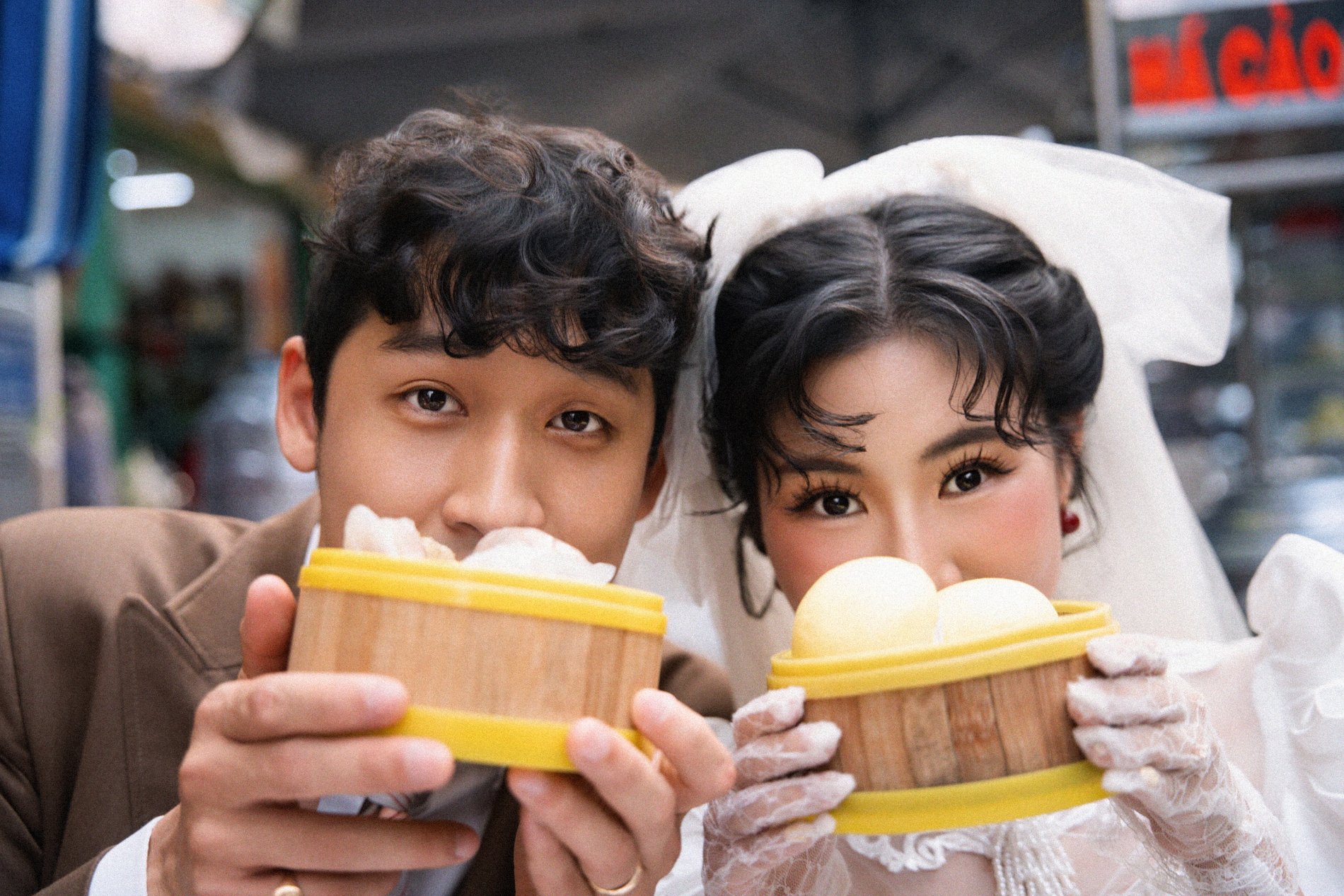 "Quyết định đúng đắn nhất là sang Việt Nam chụp ảnh cưới": Bộ ảnh tại khu chợ cũ của cặp đôi Thái Lan gây bão khắp quốc tế- Ảnh 10.