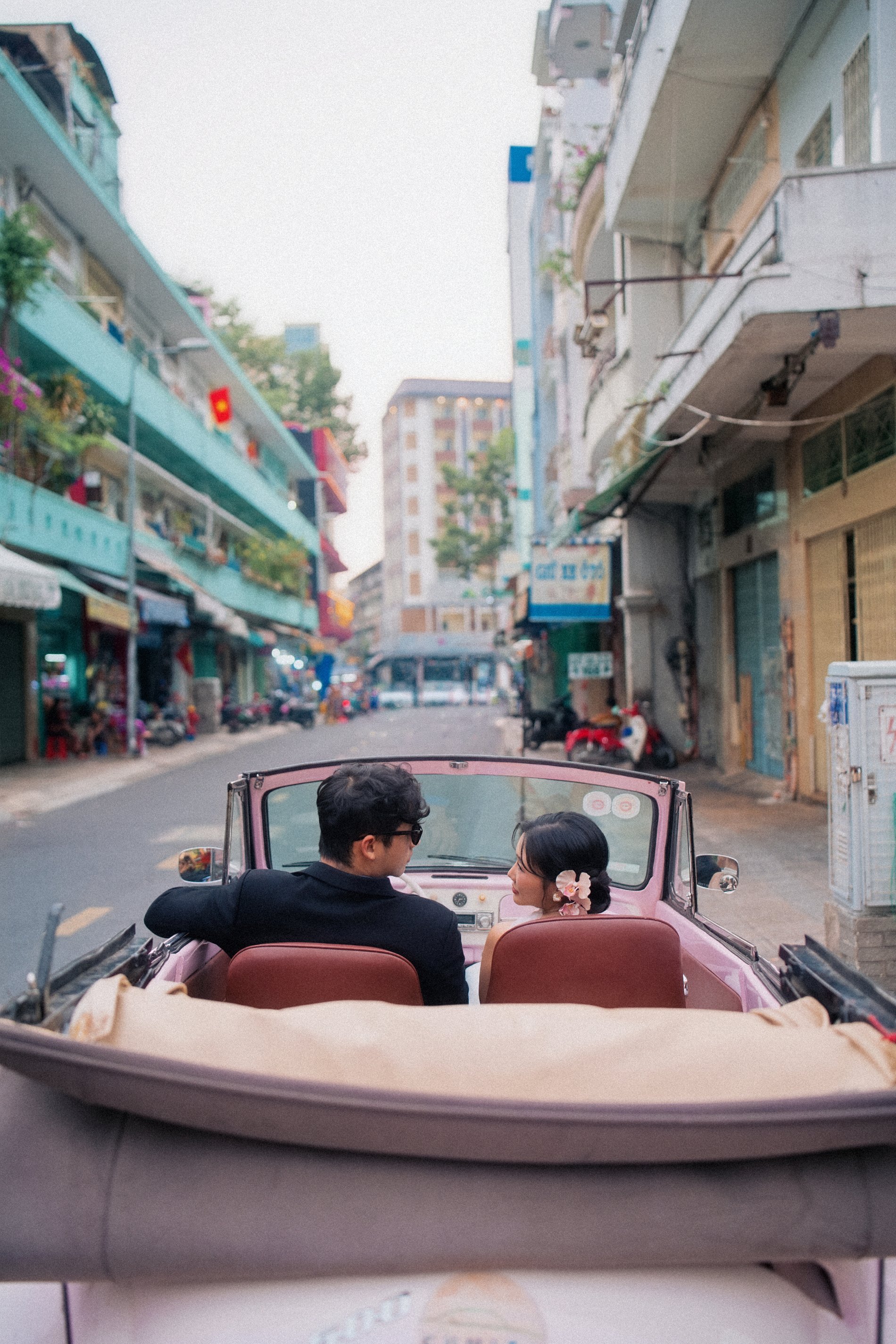 "Quyết định đúng đắn nhất là sang Việt Nam chụp ảnh cưới": Bộ ảnh tại khu chợ cũ của cặp đôi Thái Lan gây bão khắp quốc tế- Ảnh 16.