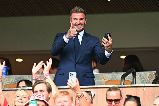 Tiểu thư Harper Beckham khoe visual sáng bừng, vóc dáng phổng phao cùng David Beckham trên khán đài cổ vũ tuyển Anh- Ảnh 3.