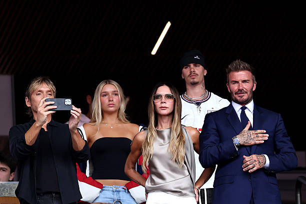 Tiểu thư Harper Beckham khoe visual sáng bừng, vóc dáng phổng phao cùng David Beckham trên khán đài cổ vũ tuyển Anh- Ảnh 5.