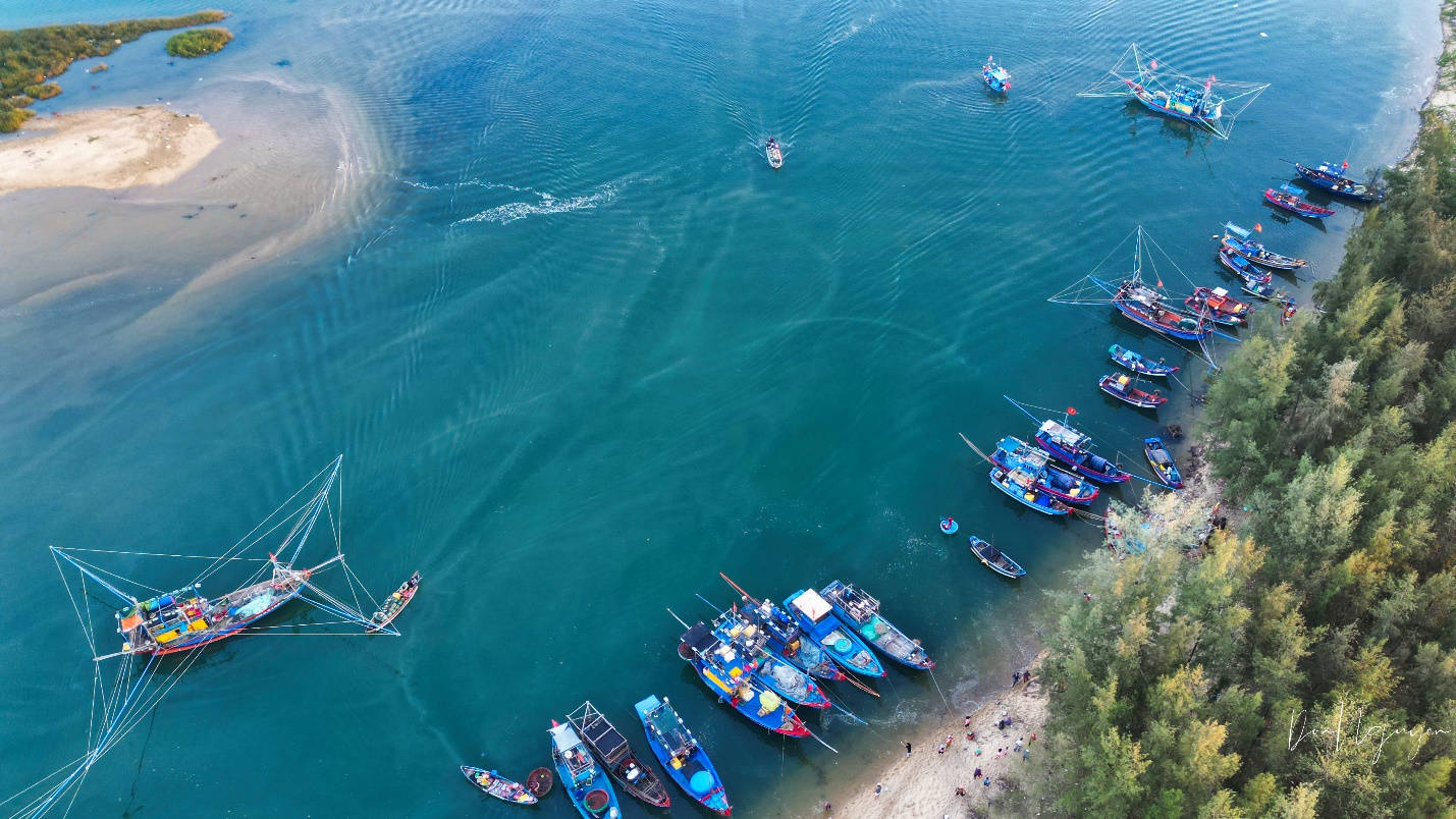 Hạ tầng nghìn tỷ mở lối cho những vùng biển mới ở Quảng Ngãi - Ảnh 2.