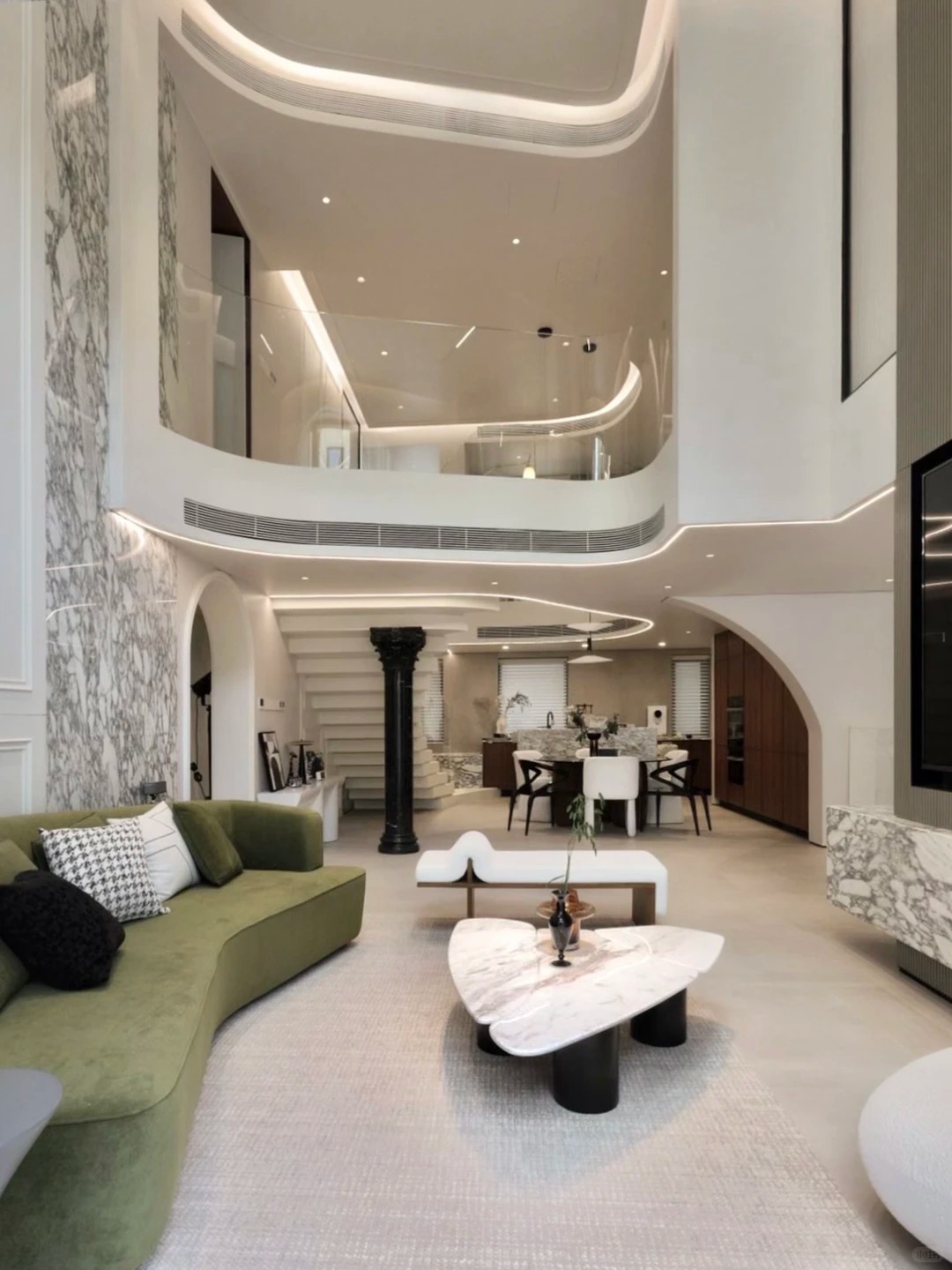 Phú bà chi 20 tỷ cho nội thất biệt thự 500m2, 2 năm sau điều đắt giá nhất dần lộ ra - Ảnh 2.