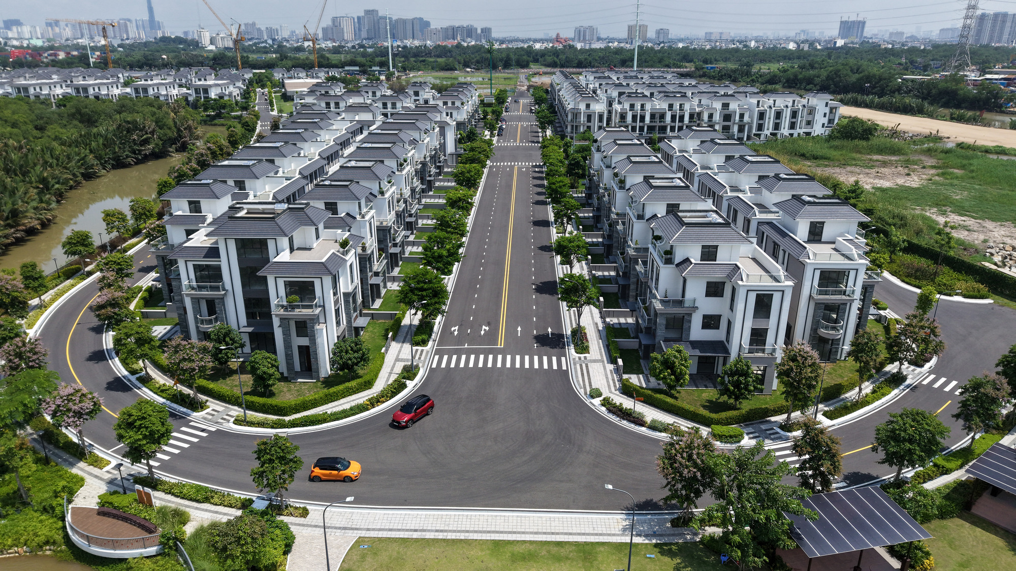 Cận cảnh nút giao 4 tầng đầu tiên ở TP.HCM: Trị giá hơn 3.600 tỷ, là “lối vào” của cảng container lớn nhất cả nước- Ảnh 7.