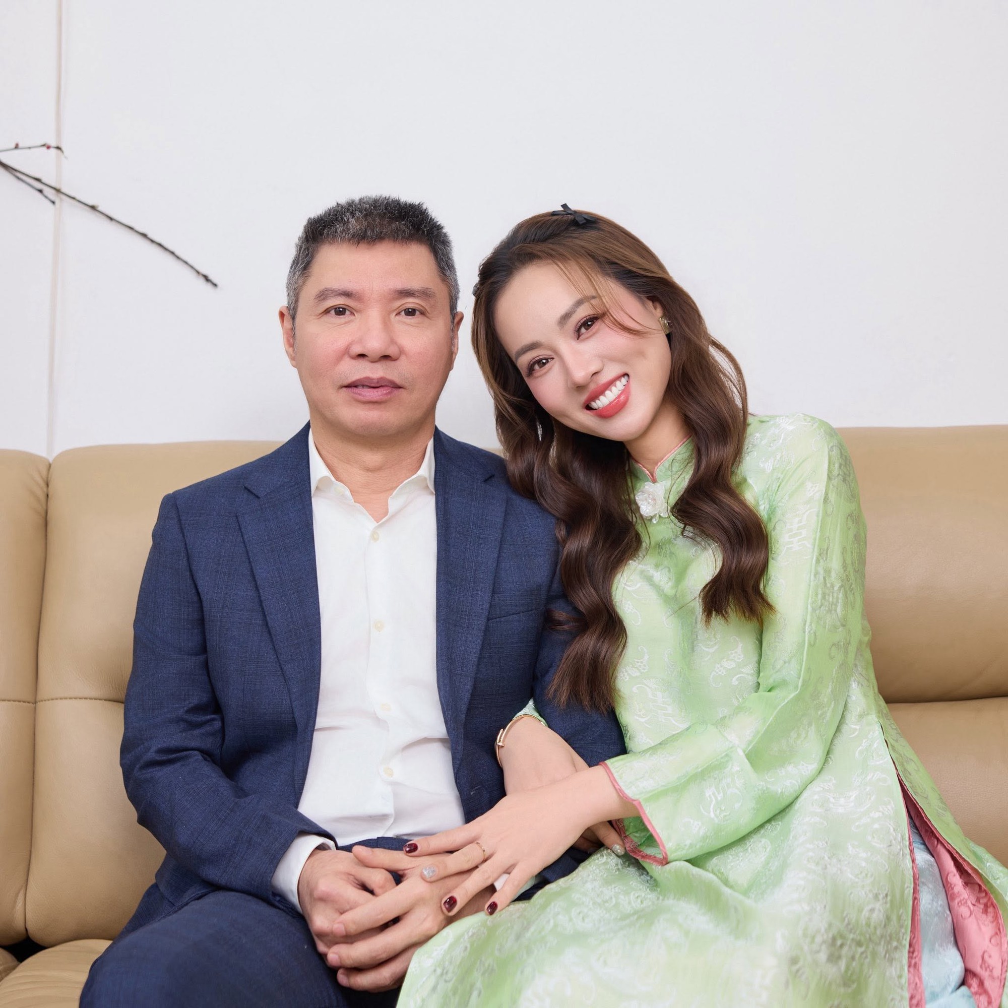 Vợ kém 15 tuổi của NSND Công Lý: 