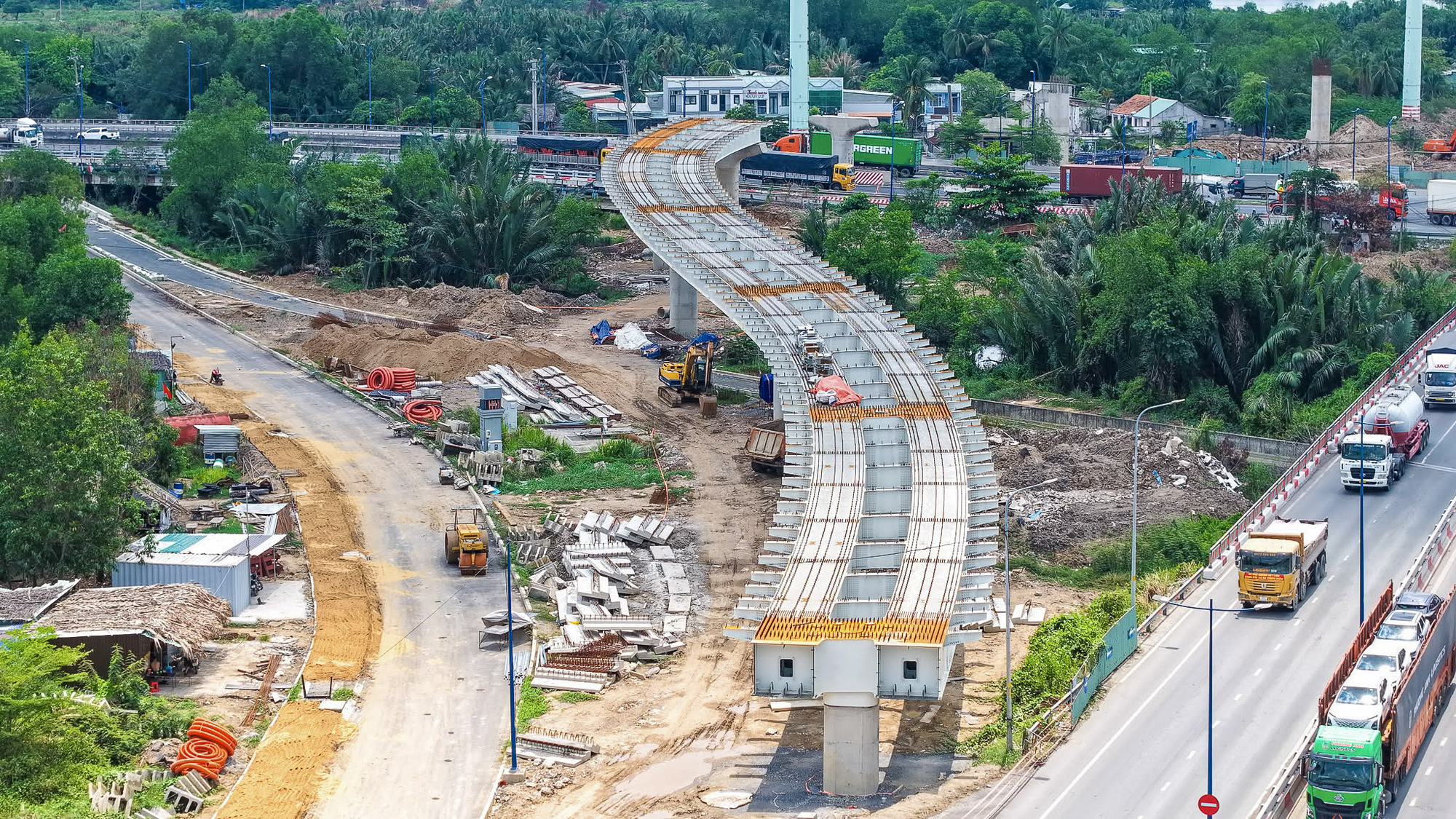 Cận cảnh nút giao 4 tầng đầu tiên ở TP.HCM: Trị giá hơn 3.600 tỷ, là “lối vào” của cảng container lớn nhất cả nước- Ảnh 9.