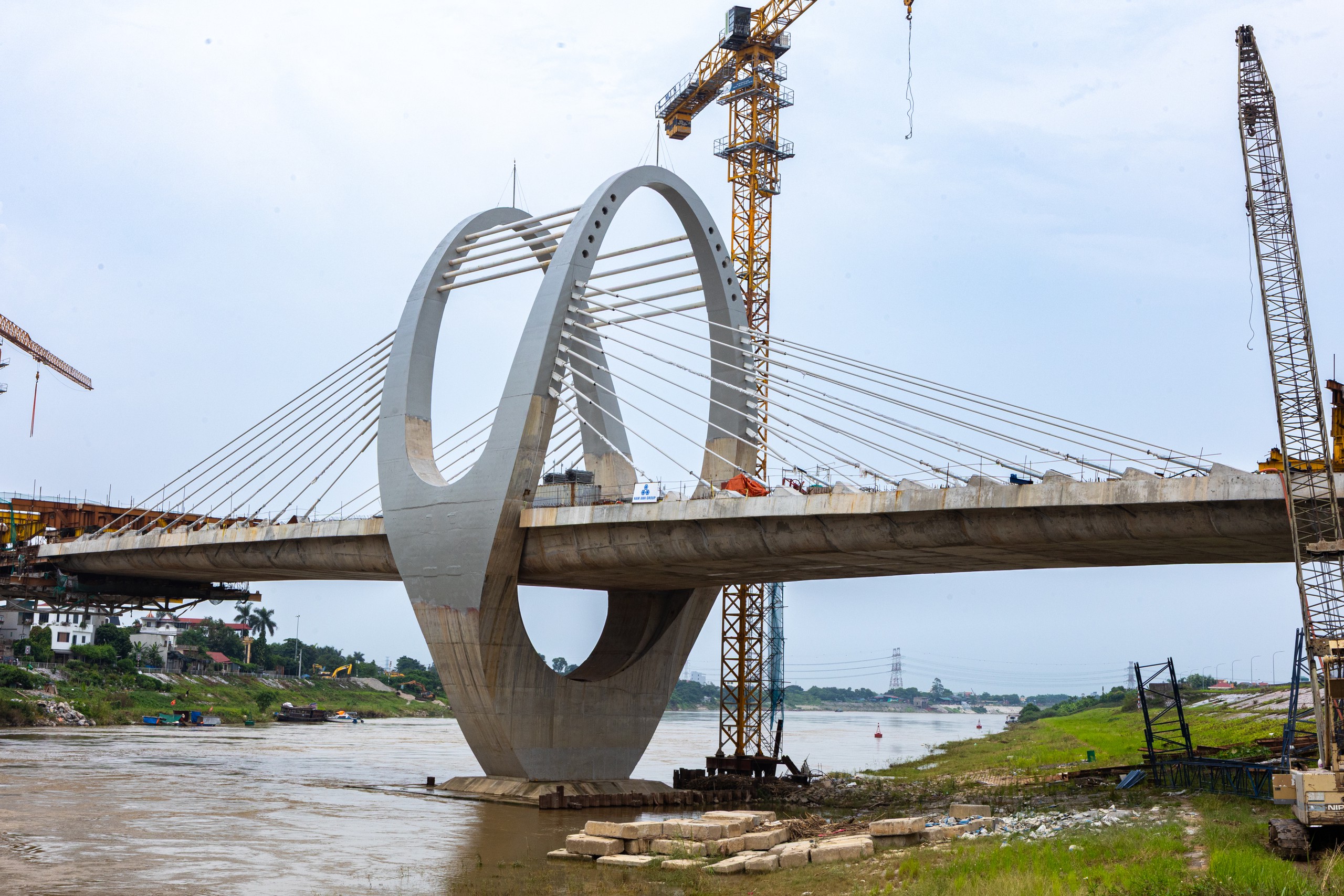 Cận cảnh cầu 1.800 tỷ sắp hoàn thành, thay thế cầu quay đầu tiên ở Việt Nam, nối Hà Nội với tỉnh sắp lên thành phố trực thuộc trung ương - Ảnh 6.