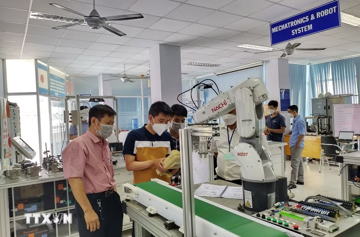 Sau cột mốc thu nhập trung bình cao, Việt Nam cần làm gì?- Ảnh 4. Sau cột mốc thu nhập trung bình cao, Việt Nam cần làm gì?- Ảnh 4.